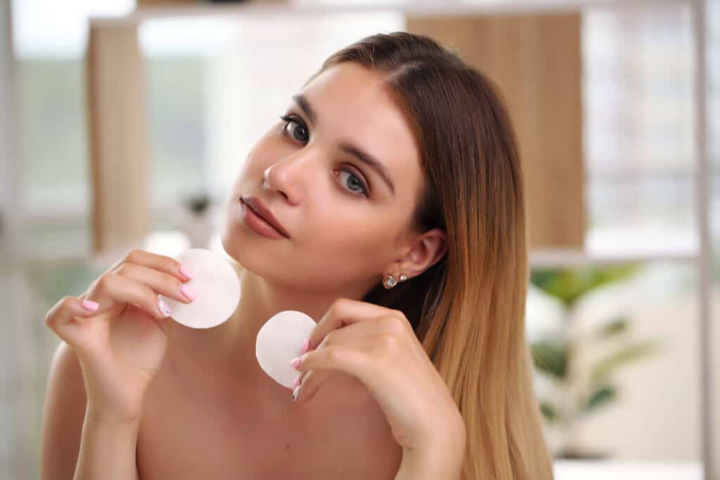 Young Pretty Woman Holding Pads on her Hand | Essence Med Spa in Grand Island & Hastings, NE